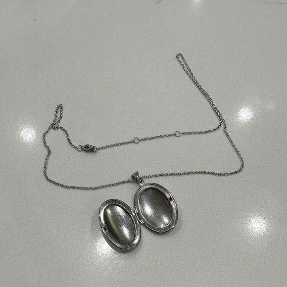 New Photo Locket Necklace. - Picture 7 of 8